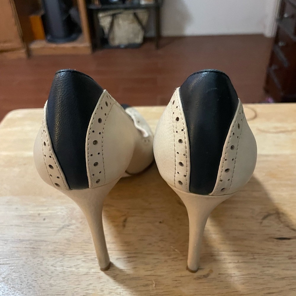 Louise et Cie Navy and Cream Heels - Picture 6 of 16